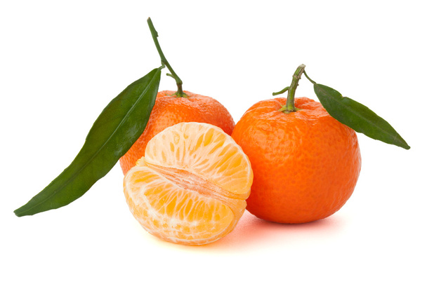 Mandarinas maduras con hoja verde
 - Foto, Imagen