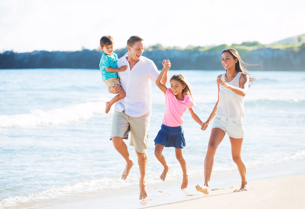 Happy Family on the Beach - Foto, Bild