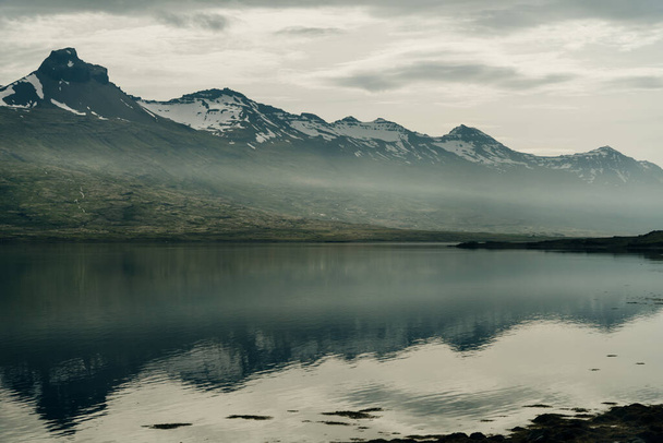 Un paysage islandais magnifique en Islande. Photo de haute qualité - Photo, image