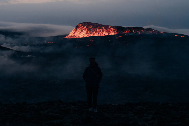 Fagradalsfjall, Islande - Juin 2021 : éruption volcanique près de Reykjavik, Islande. Photo de haute qualité - Photo, image