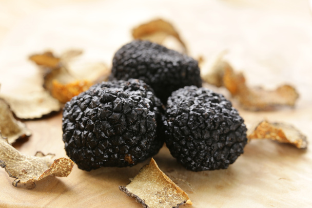 Дорогий рідкісний чорний гриб трюфель - гастрономічний овоч
 - Фото, зображення