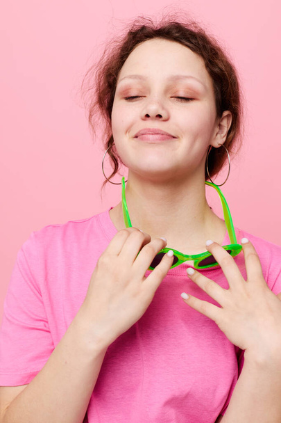 teenager girl model fashion green glasses pink t-shirt decoration posing - Фото, изображение