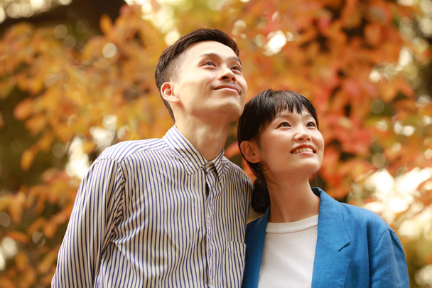 gelukkige jonge Aziatische paar - Foto, afbeelding