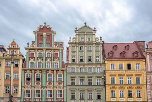 Кольорові міські будинки на площі Ринек - Вроцлава (Польща). - Фото, зображення