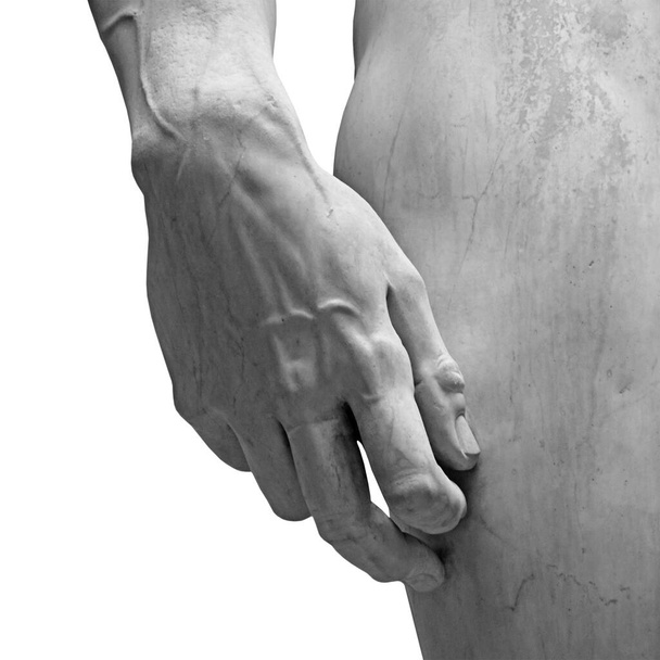 Pierre main gros plan de David statue de Michel-Ange isolé sur fond blanc - Photo, image