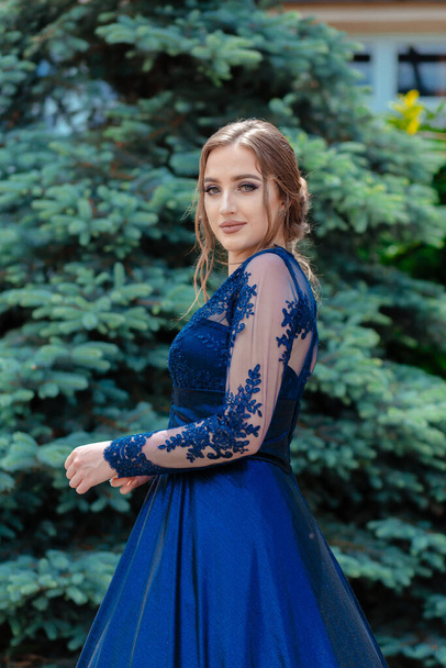 Beautiful girl in glamorous ultramarine dress. Ready for her prom night. - Fotoğraf, Görsel