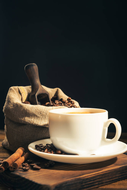 coffe beans on dark background - Foto, Bild