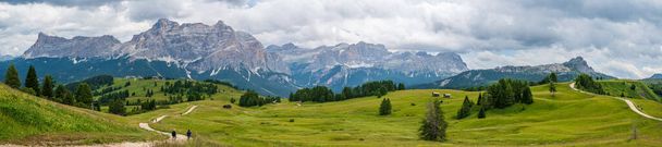 Die Hochebene von Pralongia im Herzen der Dolomiten, zwischen Corvara und San Cassiano - Foto, Bild