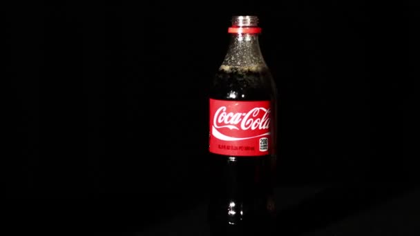 Coca Cola  Bottle  in the hand - Video, Çekim