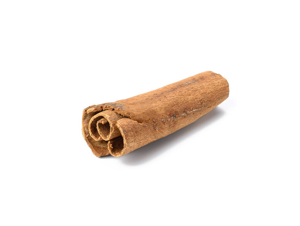 palo de canela marrón seco aislado sobre fondo blanco, especia - Foto, Imagen