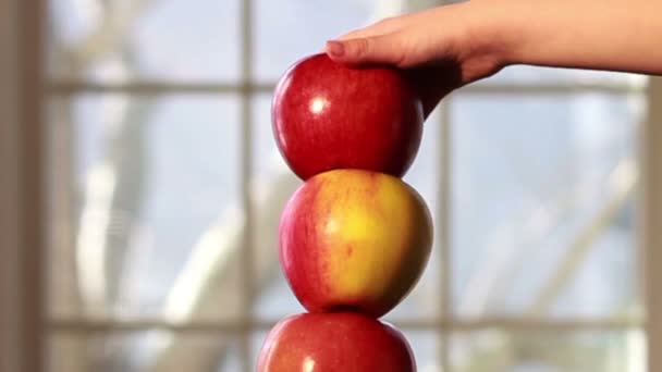 Apples On Top of Each Other - 映像、動画