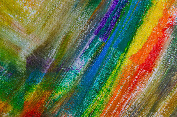 キャンバスから絵具を消すことによって形成された抽象的な虹多色の背景、短い焦点。美術品ではなく一時的な効果.  - 写真・画像