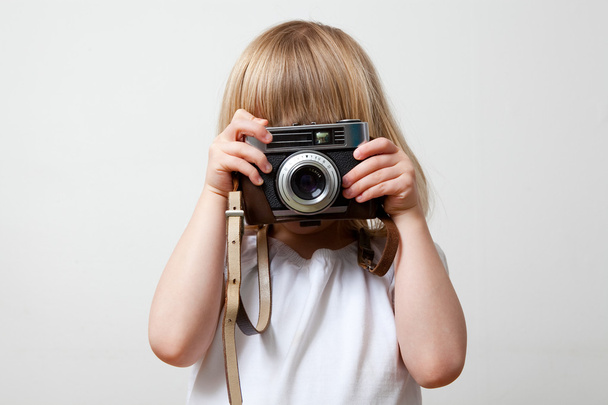 Little girl with camera - Zdjęcie, obraz