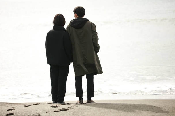 joven asiático pareja hombre y mujer al aire libre - Foto, imagen