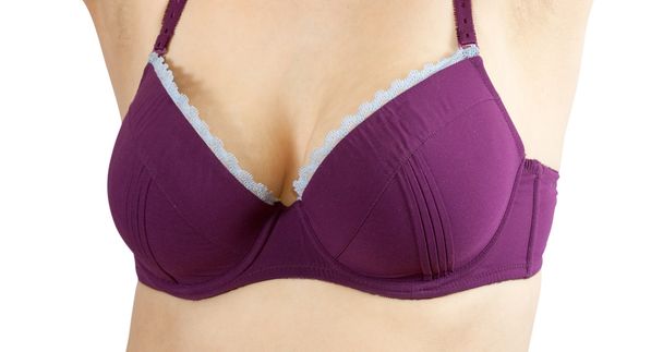 Woman chest in violet bra - Φωτογραφία, εικόνα