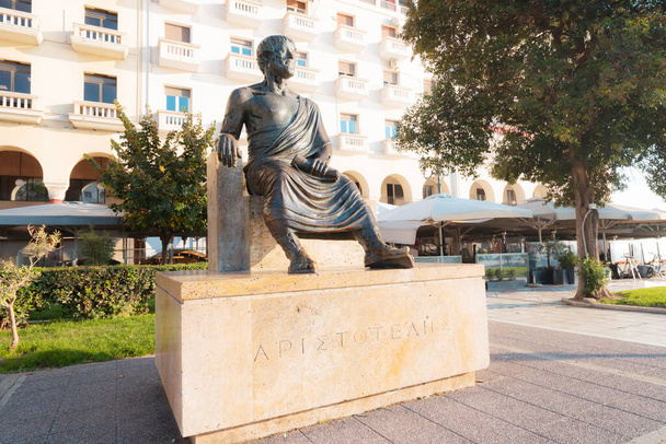 Statua del famoso filosofo e scienziato dell'antichità - Aristotele - Foto, immagini