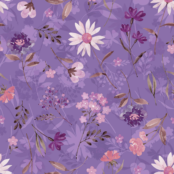 Naadloos bloemenpatroon met madeliefjes op een lila ondergrond, met de hand beschilderd met aquarellen. - Foto, afbeelding