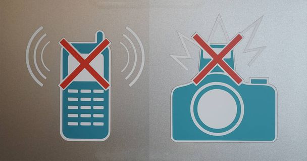 No camera and mobile phone symbol on white background. photo, image. No Camera or Do not Take Photos and No Phone Call or Do not Use Mobile Phone Warning Sign Icon Set. - Fotoğraf, Görsel