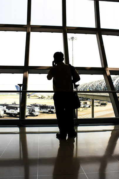 Havaalanı veznedeki adam  - Fotoğraf, Görsel