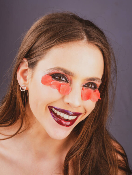 Closeup woman with eye patches. Mask under eyes. Beautiful female with cosmetics collagen patches. Fresh facial skin. Portrait of beauty woman. - Fotografie, Obrázek