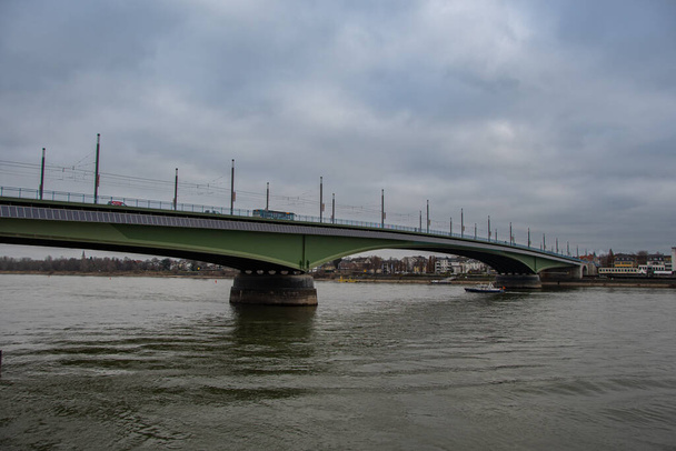 Die Kennedybrücke in Bonn - Foto, Bild