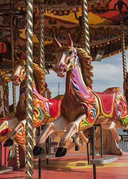 Kleurrijk carrousel paarden - Foto, afbeelding