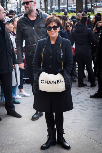 Kris Jenner, Kim, Kourtney, Chloe, Rob,                                                    Kardashian, Kylie, Kendall Jenner mother attends Chanel at the Paris Fashion Week Womenswear Fall/Winter 2016/2017 on March 8, 2016 in Paris, France - Foto, afbeelding