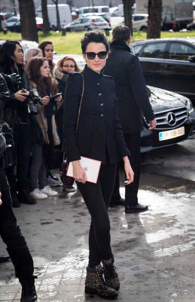 Loan Chabanol arrives at the Chanel show as part of the Paris Fashion Week Womenswear Fall/Winter 2016/2017 on March 8, 2016 in Paris, France. - Valokuva, kuva
