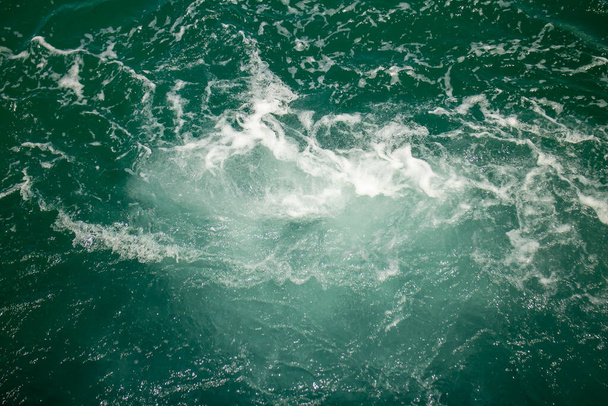 splash of water in ocean - Foto, Bild