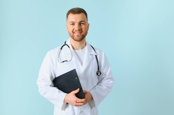 Horizontal banner of smiling young doctor ready to help patients with health problems, isolated on blue background with copy space. - Fotó, kép