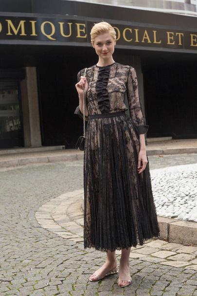 Elizabeth Debicki , Australian actress arrives at the Miu Miu show as part of the Paris Fashion Week Womenswear Spring/Summer 2016 on October 7, 2015 in Paris, France. - Fotografie, Obrázek