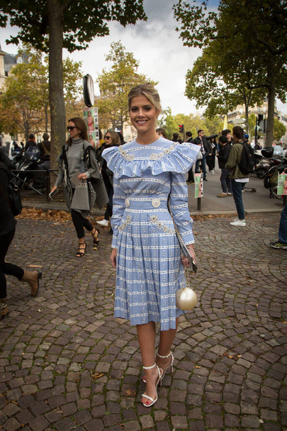 Lala Rudge arrives at the Miu Miu show as part of the Paris Fashion Week Womenswear Spring/Summer 2016 on October 7, 2015 in Paris, France. - Foto, imagen