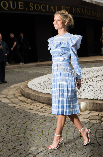 Lala Rudge arrives at the Miu Miu show as part of the Paris Fashion Week Womenswear Spring/Summer 2016 on October 7, 2015 in Paris, France. - 写真・画像