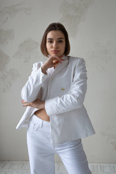 Standing white european woman with bob cut in white business suit - Foto, Imagen