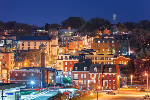 Richmond, Virginia Neighborhoods and cityscape at dusk. - Фото, зображення