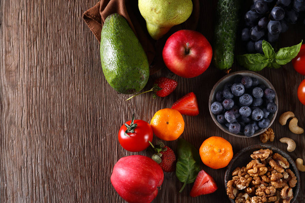 Natürliches Bio-Obst und -Gemüse Nüsse für eine gesunde Ernährung - Foto, Bild