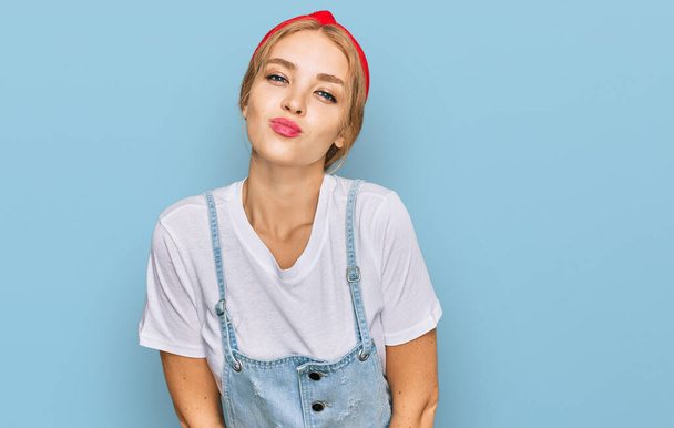 Young caucasian girl wearing casual clothes looking at the camera blowing a kiss on air being lovely and sexy. love expression.  - Foto, imagen