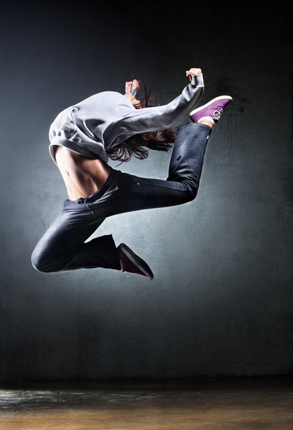 Young woman dancer jumping - Zdjęcie, obraz