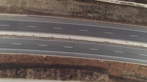 Autostrada top down ortofoto strzał niski ruch - Materiał filmowy, wideo