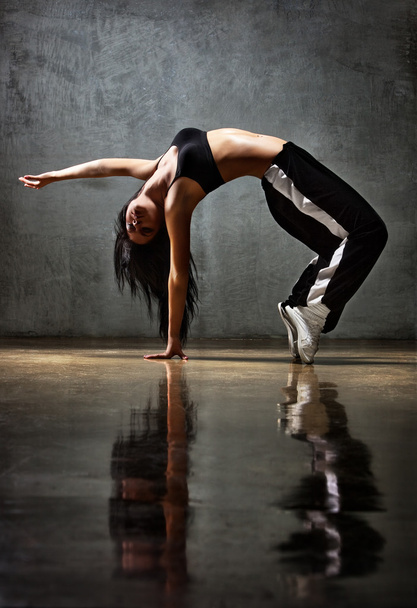 Young woman dancer - Valokuva, kuva