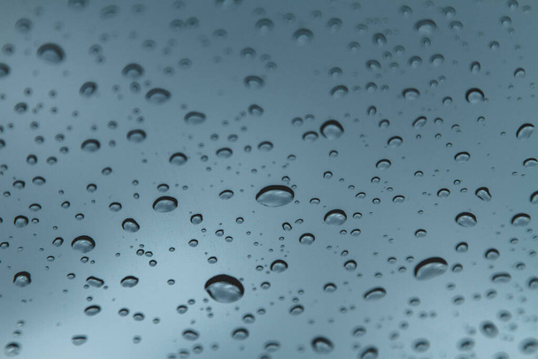 Penceredeki yağmur damlacıkları - Fotoğraf, Görsel