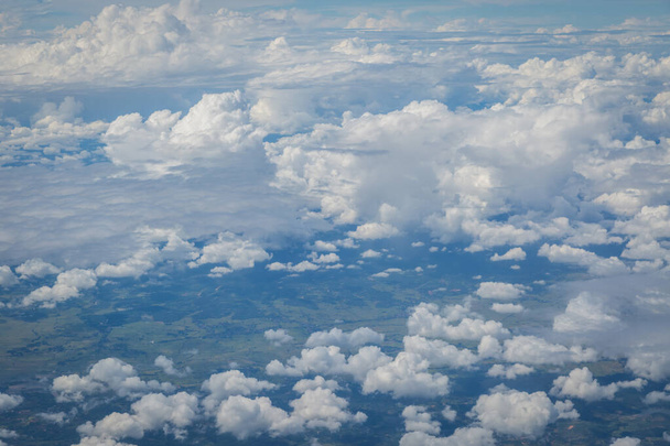 ég és felhők kilátás légi terv háttér - Fotó, kép