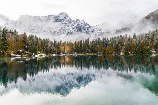 Krásný výhled na přírodu, Fusine Lake, Itálie  - Fotografie, Obrázek