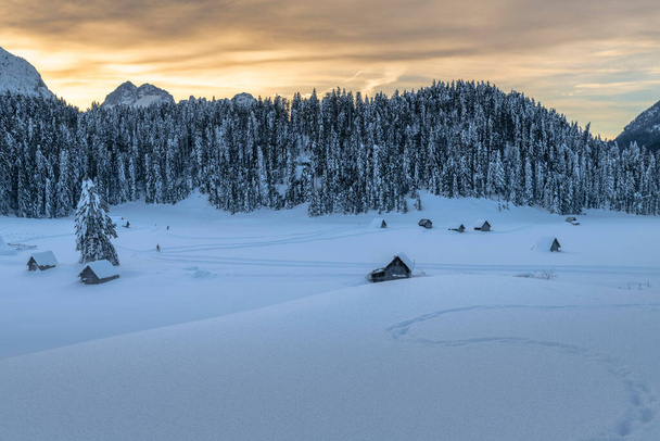 Inverno frio e nevado. Sappada Dolomitas vista - Foto, Imagem
