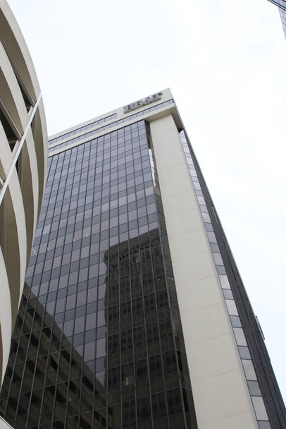 Charlotte, NC-USA 17 de marzo de 2020El BB & T Center es un rascacielos de oficinas de 91 m de altura en Charlotte, Carolina del Norte. Fue construido en 1975 y tiene 22 plantas. - Foto, Imagen