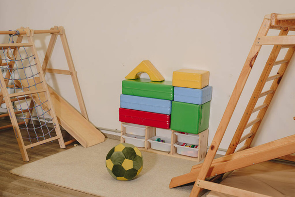 A Montessori osztályok gyerekszobájának belseje - Fotó, kép