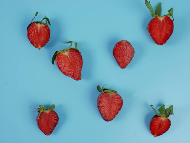 fresh strawberry slices on blue background. flat lay. - Foto, Imagem