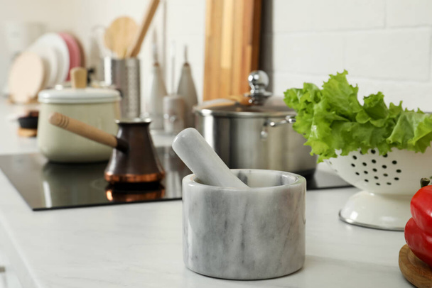 Marble mortar with pestle on kitchen counter. Cooking utensils - Foto, immagini