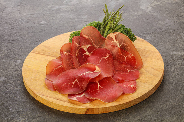 Итальянская кухня - Bresaola di Milano meat - Фото, изображение