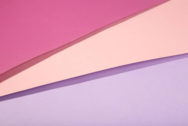 Minimo tre toni di sfondo di carta rosa con ombra. Spazio per testo - Foto, immagini